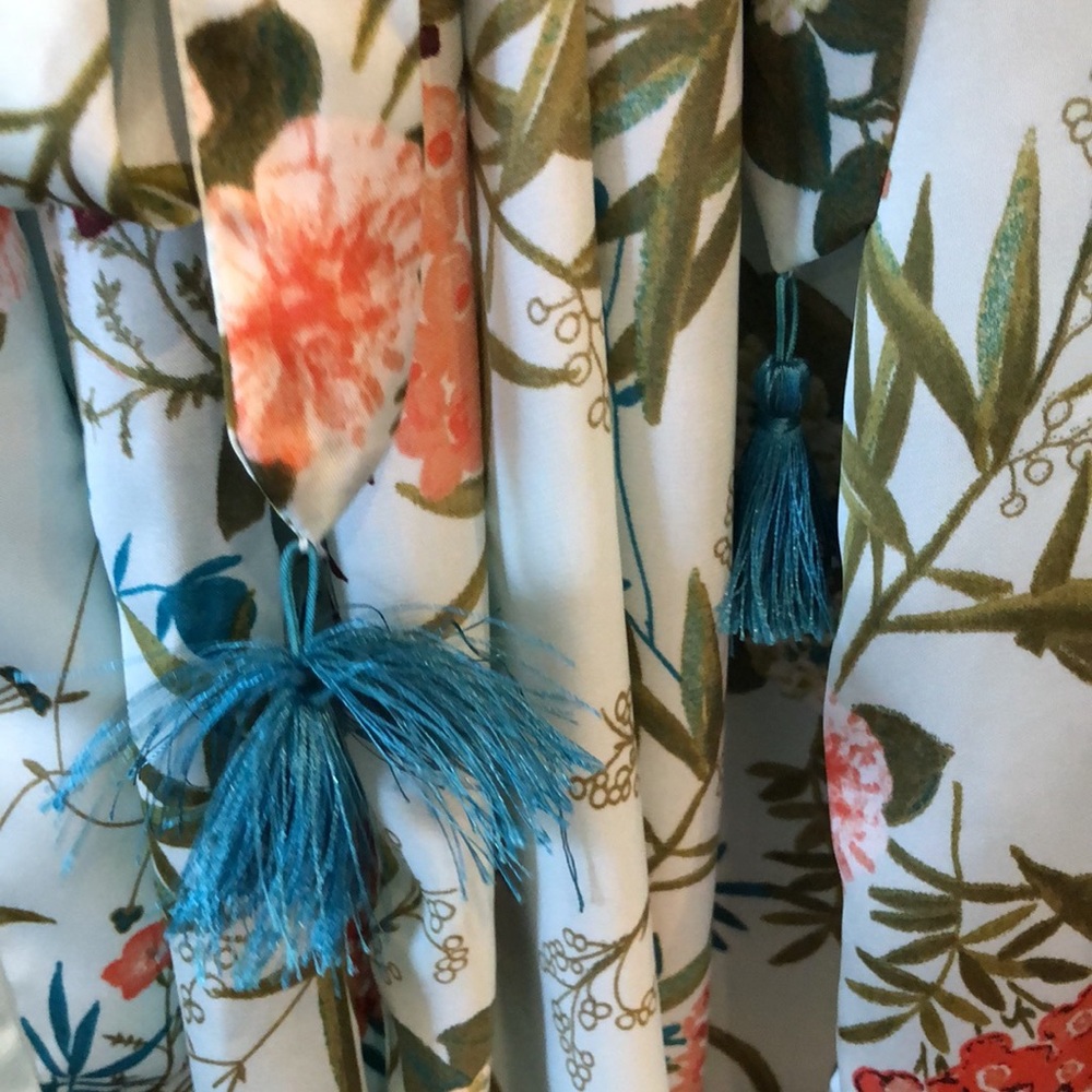 Chelsea28 Robe - Picture 6 of 6